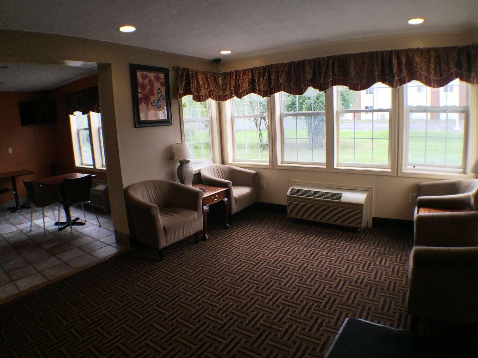 Executive East Syracuse Hotel Exterior foto