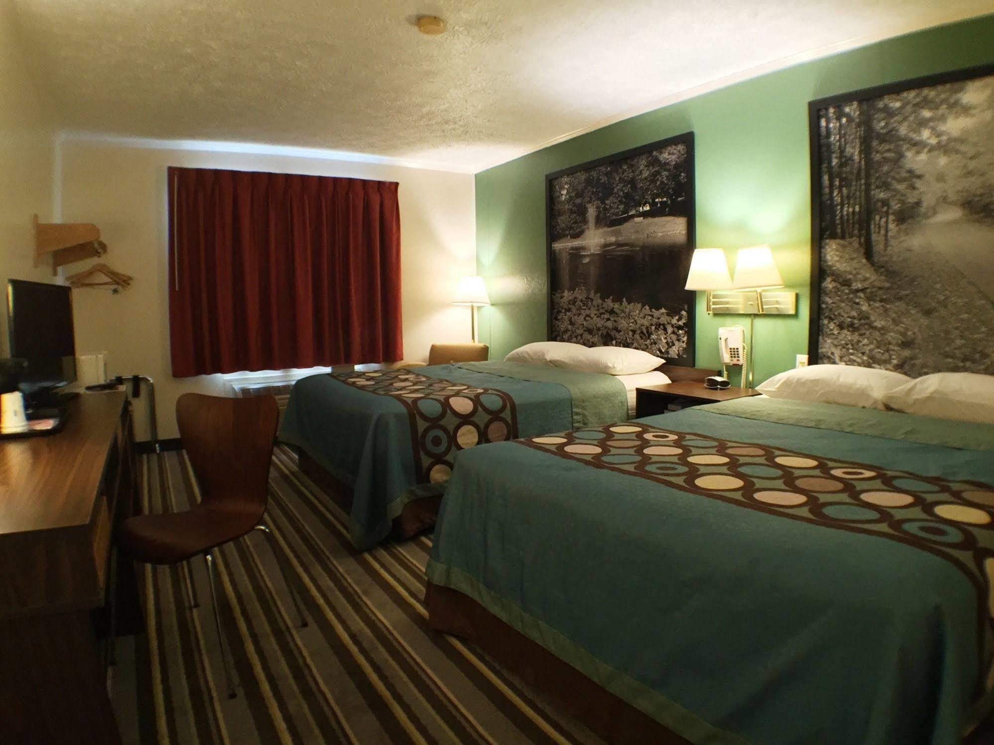 Executive East Syracuse Hotel Exterior foto