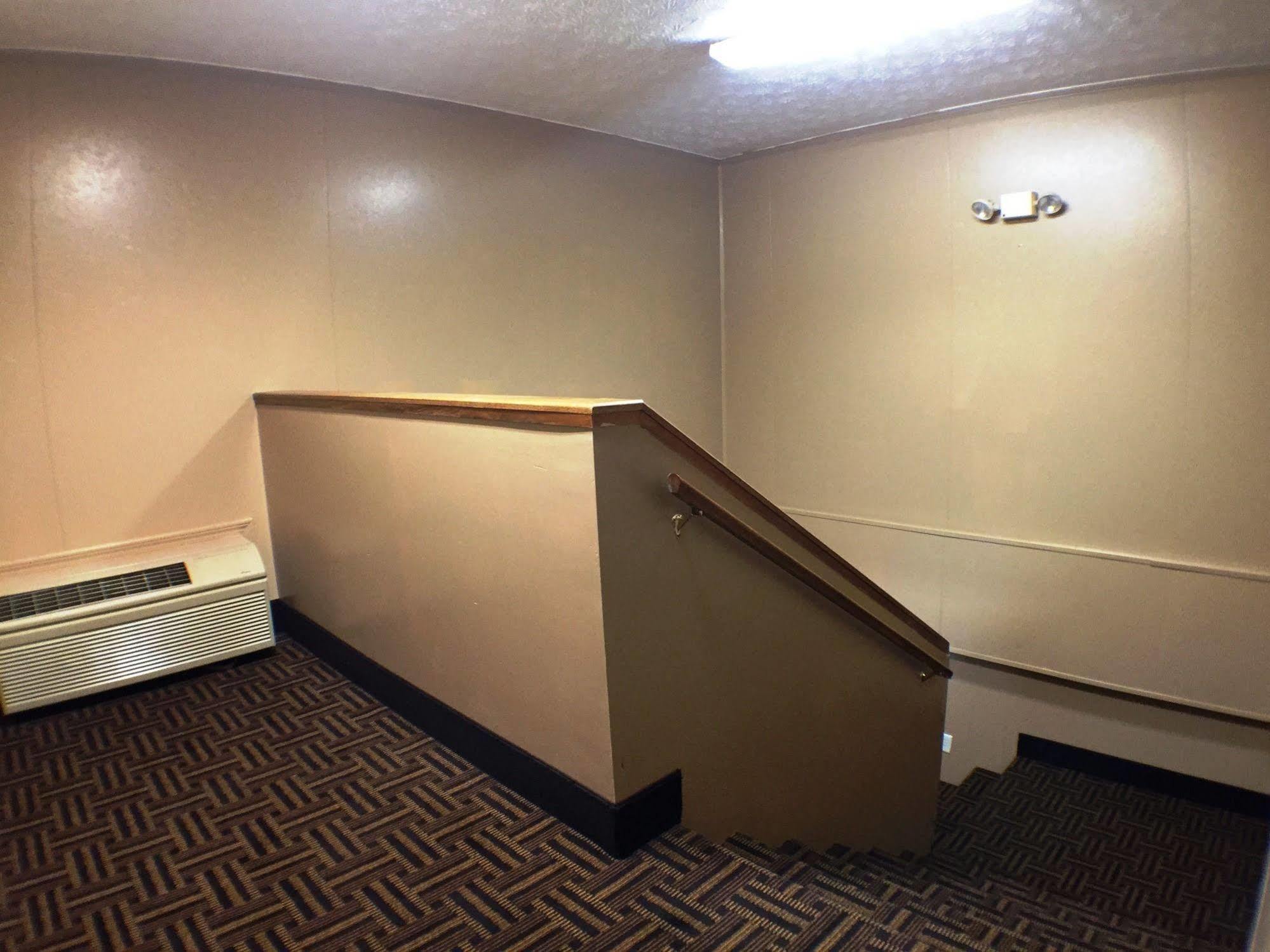 Executive East Syracuse Hotel Exterior foto